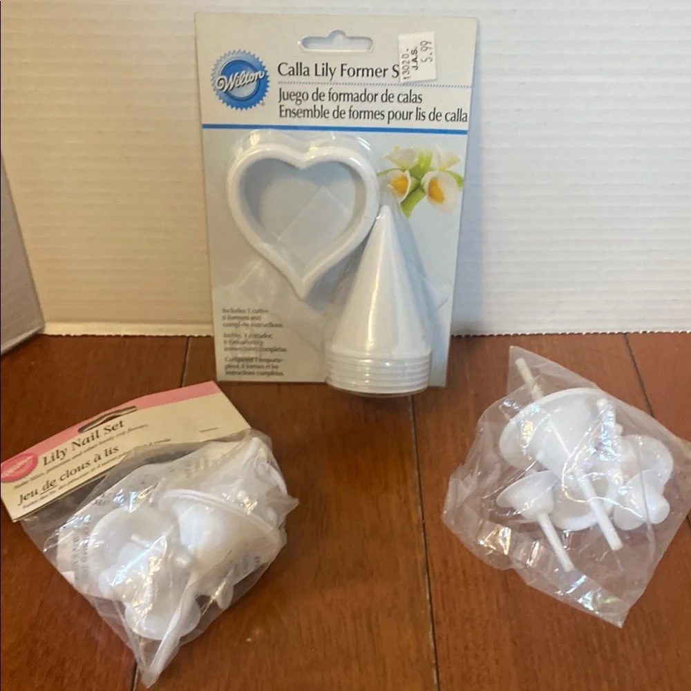 Wilton White Cake Toppers Calla Lily formers & nail set cake decorating